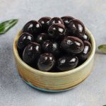 Paixao Pitted Black Olives Pouche 930g - Delícias Paixao Pitted Black Olives Pouche 930g