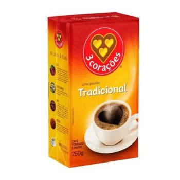Package of 3 Corações Tradicional coffee, 250 g, with a cup of coffee on the front.