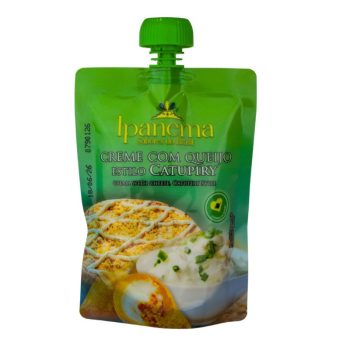 Ipanema Creme com Queijo Catupiry-style cheese spread in a green pouch, shown with bread and cheese dip on a plate.