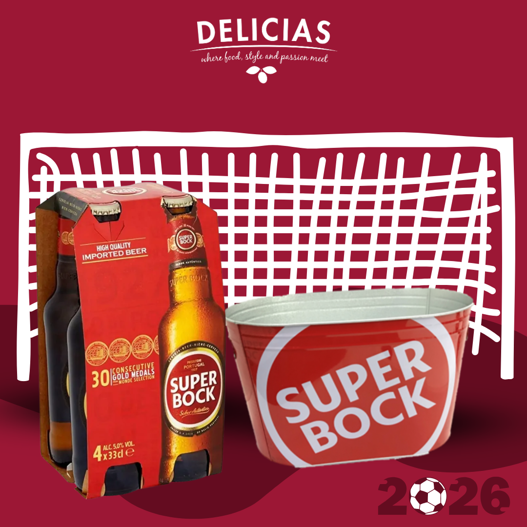 WCUP 2026 - BALDE DE GELO 1 - Delícias Delicias promo image featuring a four-pack of Super Bock beer and a red Super Bock bucket in front of a white grid backdrop on a maroon background with a 2026 soccer graphic.