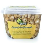 Clear plastic tub of prepared snail shells (caracóis) with a bright yellow label reading 'Caracol Confeccionado' and a green Bio Caracol logo visible on the side.